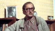 Heitere und ernste Alltagsgeschichten der Bewohner eines typischen DDR-Mietshauses. Famili&auml;re Ereignisse, berufliche Konflikte und Erziehungsprobleme markieren die unterschiedlichen Haltungen und Lebensvorstellungen. Hochkar&auml;tig besetzt mit Erwin Geschonneck, Horst Drinda, Annekathrin B&uuml;rger, Peter Reusse, Barbara Dittus und Walfriede Schmitt u.a. - Richard Matuschke (Erwin Geschonneck).