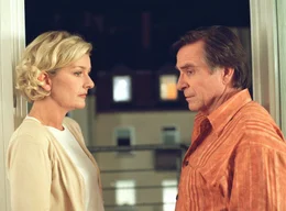Der passionierte Hobbykoch Rainer Maria (Elmar Wepper) und seine Frau Sandra (Saskia Vester) haben sich auseinander gelebt.