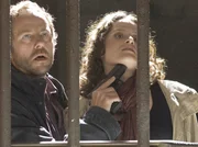 Kommissar Martinsson (Douglas Johansson) droht dem Killer damit, seine vermeintliche Tochter (Suzanna Dilber) zu töten. Kommissar Martinsson (Douglas Johansson) droht dem Killer damit, seine vermeintliche Tochter (Suzanna Dilber) zu töten.