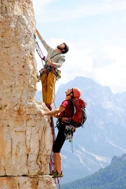 Auf einer besonders anspruchsvollen Route verungl&uuml;ckt Marks Kletterfreund Tom schwer. Nicht nur Tom und seine Lebensgef&auml;hrtin Franziska m&uuml;ssen ihre Lebensplanung neu &uuml;berdenken, sondern auch Mark muss sich einer ver&auml;nderten Realit&auml;t stellen. Eine Geschichte &uuml;ber Freundschaft, Schuld und Verantwortung. Im Bild: Maximilian Br&uuml;ckner (Mark), Stephan Luca (Tom).
