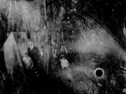 Auf der Suche nach Erinnerung im Familienarchiv schafft der Filmemacher ein experimentelles Ritual der Trauer.