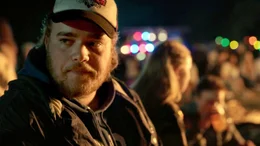 Fridolin Heiliger (Max Wolter) beim j&auml;hrlichen Fest im Dorf.