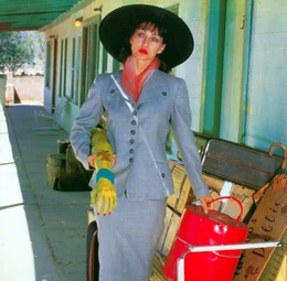 Debby (Christine Kaufmann), ein skuriler Gast in Brendas Highway Motel.