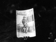 Ein Experimentalfilmer auf der Suche nach Spuren seiner verstorbenen Mutter hier ein Kinderbild von ihr.