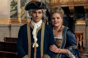Vojtěch Kotek (Franz Stephan), Stefanie Reinsperger (Maria Theresia). Vojtěch Kotek (Franz Stephan), Stefanie Reinsperger (Maria Theresia).