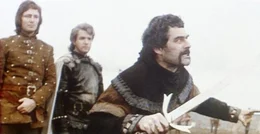 Macduff (Terence Bayler, r.) schw&ouml;rt grausame Rache am M&ouml;rder seiner Familie. Die S&ouml;hne des ermordeten Schottenk&ouml;nigs (Paul Shelly, l., und Stephan Chase, Mitte) stehen ihm bei.