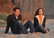 Emotionale Momente entstehen bei Ted (Josh Radnor, l.) und Robin (Cobie Smulders, r.), als sie sich &uuml;ber ihre vergangenen Beziehungen unterhalten ...