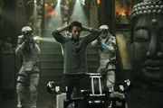 Kaum wird sein gr&ouml;&szlig;ter Traum wahr, da ger&auml;t Douglas Quaid (Colin Farrell, M.) auch schon ins Visier skrupelloser Kr&auml;fte, die alles versuchen, um ihn ins Jenseits zu bef&ouml;rdern ...