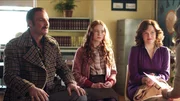 Chuck (Liev Schreiber), Kimberly (Sadie Sink) und Phyliss (Elisabeth Moss, re.)