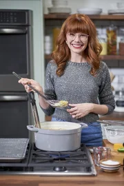 Mary zaubert ihrer Tante Joanie ein leckeres Essen.