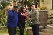 (v.l.n.r.) Calvin Butler (Cedric the Entertainer); Tina Butler (Tichina Arnold); Dave Johnson (Max Greenfield)