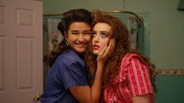 l-r: Taffy (Liza Soberano),  Lisa (Kathryn Newton)