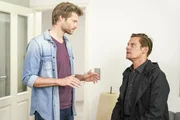 Robert (Felix Maximilian, l.) erz&auml;hlt Simon (Roberto Thoenelt), dass er sich eine Auszeit nehmen will.