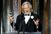 Jeff Bridges nahm am 9. Februar 2019 im Hollywood & Highland Center ein Foto von der Menge auf, als er bei den 33. &bdquo;American Society of Cinematographers Awards&ldquo; mit einem Preis ausgezeichnet wurde.