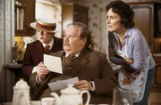Harrys geh&auml;ssige Verwandte, sein Onkel Vernon (Richard Griffiths, mi.), seine Tante Petunia (Fiona Shaw) und ihr verw&ouml;hnter Sohn Dudley (Harry Melling) behandeln Harry sehr schlecht und lassen keine Gelegenheit aus, um Harry zu dem&uuml;tigen.