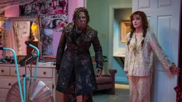 l-r: Die Kreatur (Cole Sprouse), Lisa (Kathryn Newton)