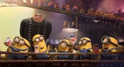 Gru unterbricht die Party der Minions, um ihnen eine wichtige Mitteilung zu machen.
