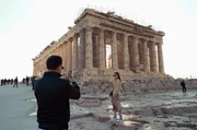 Der 2.500 Jahre alte Parthenon auf der Akropolis von Athen ist das ber&uuml;hmteste Bauwerk der Welt und Symbol der Weltkultur.