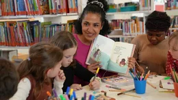 Sarah Vecera ists Mitarbeiterin im Evangelischen Missionswerk und ist Herausgeberin der "Alle Kinderbibel".