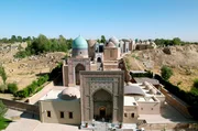 Shahizinda ist ein magischer Ort. Die Nekropole an den H&uuml;geln von Samarkand ist rund 600 Jahre alt.