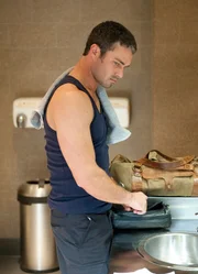 Chicago Fire Durchhalten - Hanging On Staffel 1, Episode 5 Verheimlicht etwas: Taylor Kinney als Kelly Severide