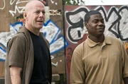 L-R: Jimmy Monroe (Bruce Willis), Paul Hodges (Tracy Morgan)
