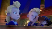 Alina und Gustav k&ouml;nnen es kaum glauben, aber die Meerjungfrau existiert scheinbar wirklich.