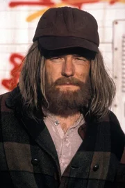 Walter Mason (Bryan Cranston)