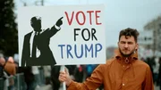 Durch das Attentat auf ihn während einer Wahlkampfveranstaltung im Juli 2024 wurde er für manche Wähler zum Helden. Durch das Attentat auf ihn während einer Wahlkampfveranstaltung im Juli 2024 wurde er für manche Wähler zum Helden.