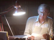 Der Kinderpsychologe Frank Leander (Per Ragnar) galt als Hardliner, der h&auml;ufig Familien auseinander riss, denn Kinder aus sozialen Brennpunkten waren seiner Meinung nach bei Pflegeeltern besser aufgehoben.