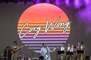 Cory Wong (Mi.) hat sich mit seiner Rhythmusgitarre, seiner Ausstrahlung und seinen Witzen auf der B&uuml;hne als gefeierter Solok&uuml;nstler etabliert.