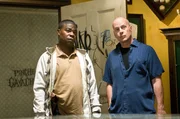 Lassen sich auf einen Deal mit einem Gangsterboss ein, um an eine Baseballsammelkarte zu kommen: Paul (Tracy Morgan, l.) und Jimmy (Bruce Willis, r.) ...