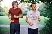 Tom (Matthias Walter, l.) und Jochen (Hans Werner Meyer, r.) lernen sich beim Joggen n&auml;her kennen.