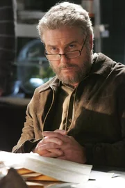 Grissom (William Petersen) kehrt ins Team zur&uuml;ck und macht seinen Leuten klar, dass Michael Keppler ebenfalls zum Kreis der Verd&auml;chtigen geh&ouml;rt. Deshalb schickt er alle Leute auf die Spur von Michael und der Zeugin Suzy...
