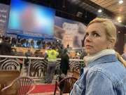 Mariana van Zeller nimmt an einer Hisbollah-Kundgebung in Beirut, Libanon, teil. (Kredit: National Geographic)