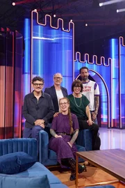 Von links: Manuel Rubey, Simon Schwarz, Sara Brandhuber, Eva Karl Faltermeier und Alec V&ouml;lkel (The BossHoss).