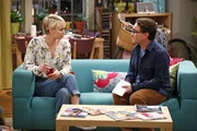 Geraten wegen Geld in Streit: Penny (Kaley Cuoco, l.) und Leonard (Johnny Galecki, r.) ... Geraten wegen Geld in Streit: Penny (Kaley Cuoco, l.) und Leonard (Johnny Galecki, r.) ...