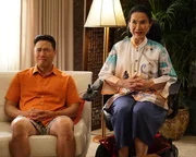 Louis Huang (Randall Park, l.); Grandma Huang (Lucille Soong, r.) Louis Huang (Randall Park, l.); Grandma Huang (Lucille Soong, r.)