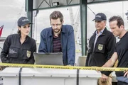 R&auml;tseln, wer f&uuml;r den Tod eines Navy-Tauchers verantwortlich ist und, ob nicht noch mehr dahinter steckt: Brody (Zoe McLellan, l.), Sebastian (Rob Kerkovich, 2.v.l.), Pride (Scott Bakula, 2.v.r.) und LaSalle (Lucas Black, r.).