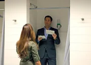 Ziva (Cote de Pablo, l.) und Tony (Michael Weatherly, r.) untersuchen die Morde an zwei Defense Intelligence Agency-Agenten und kommen dabei einer gewissen Jinn und einem Buch namens "Operation Birdsong" auf die Spur ...