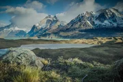 Der Nationalpark Torres del Paine umfasst eine Fl&auml;che von fast 2.500 Quadratkilometern und ist durchzogen von Gletschern, riesigen Seen und von bis zu 3.000 Meter hohen Bergen.