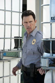 Michael (Jeffrey Donovan) konnte die Selbstanzeige seiner Freundin beim FBI nicht verhindern und macht sich nun gro&szlig;e Vorw&uuml;rfe.