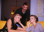 Martin (Christoph M. Ohrt) steht zwischen zwei Frauen. Nicht wirklich, denn seine Frau Christiane (Tina Ruland) liebt nur Anna (Gesche Tebbenhoff) und nicht mehr ihn.