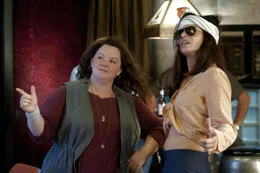 Gemeinsam ein unschlagbares Team: Sarah (Sandra Bullock, r.) und Shannon (Melissa McCarthy, l.) ...