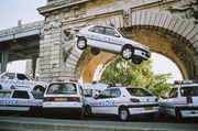 Mit seinem getunten Taxi heizt der junge Taxifahrer Daniel durch die Stra&szlig;en Marseilles und sorgt dabei f&uuml;r m&auml;chtig viel &Auml;rger ...