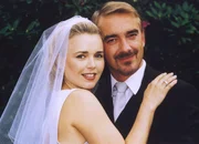 Hier scheint die Welt noch in Ordnung: Christiane und Martin (Tina Ruland, Christoph M. Ohrt) heiraten. Doch ihr Gl&uuml;ck soll nicht von langer Dauer sein...