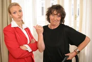 Verena Scheitz (Karla Stein), Hertha Schell (Frau Sedlaczek) in Szene aus 'Novotny und Maroudi'.