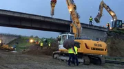 Aufgrund des enormen Zeitdrucks wird an der Baustelle auch bis in die sp&auml;ten Abendstunden noch gearbeitet.