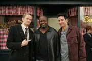 L-R: Barney (Neil Patrick Harris), Emmitt Smith (Emmitt Smith), Ted (Josh Radnor)
