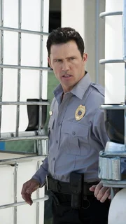 Michael (Jeffrey Donovan) konnte die Selbstanzeige seiner Freundin beim FBI nicht verhindern und macht sich nun gro&szlig;e Vorw&uuml;rfe.